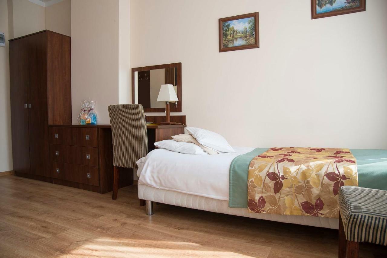 Sanatorium Uzdrowiskowe Lacznosc Hotel ชีโคชีแนค ภายนอก รูปภาพ